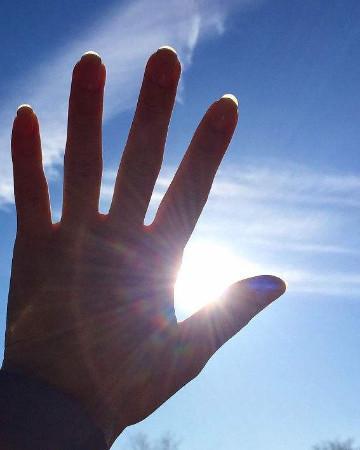 A complete collection of beautiful pictures of fingers and sunshine