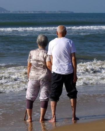 Beautiful pictures of old people holding hands at the beach