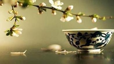 Appreciation of beautiful pictures of tea through the moon full of flowers