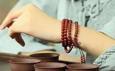 Beautiful pictures of women holding Buddhist beads. If love needs words to express