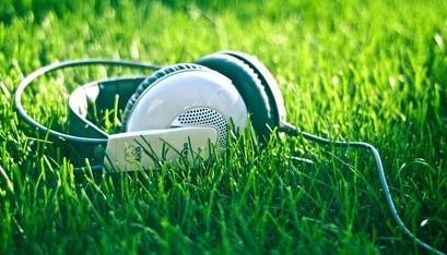 Beautiful pictures of listening to songs