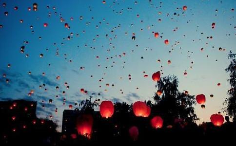 Beautiful pictures of Kongming Lanterns Love is honey and garland