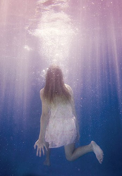 Beautiful artistic conception of girls underwater photos