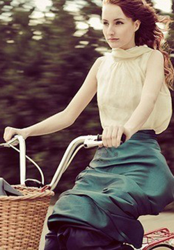 Charming pictures of beautiful European and American girls riding bicycles