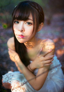 Photo of a forest-style beautiful girl with long hair and white dress lost in the forest