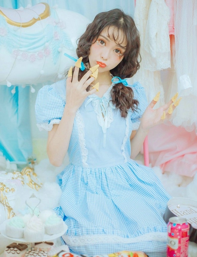 Aesthetic photo pictures of pure, cute and cute macaron girl