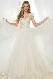 Beautiful and fashionable wedding dress