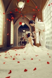 No girl can resist the temptation of wedding dress